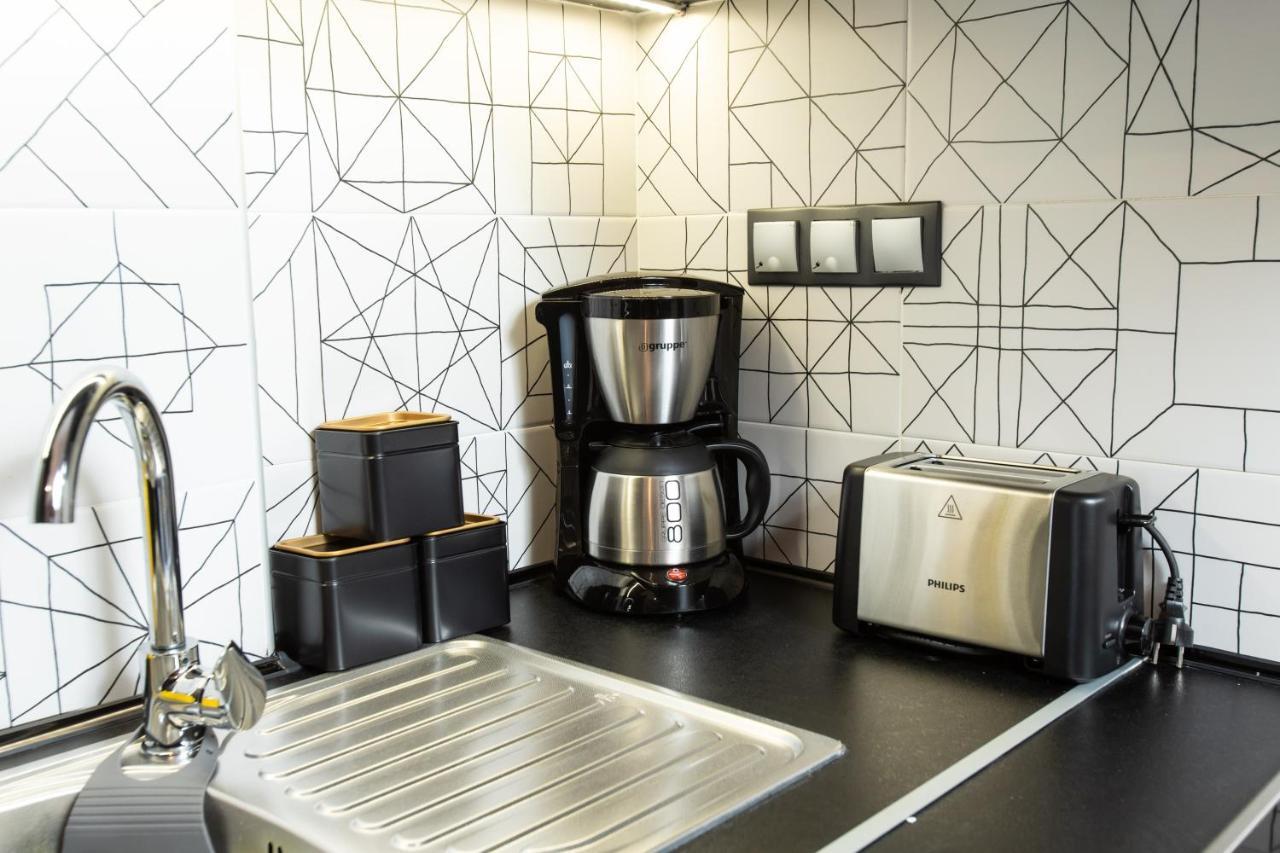 Downtown Luxury Boutique Suites : The Yellow Suite テッサロニキ エクステリア 写真