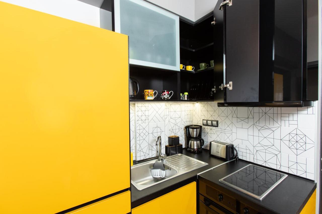 Downtown Luxury Boutique Suites : The Yellow Suite テッサロニキ エクステリア 写真
