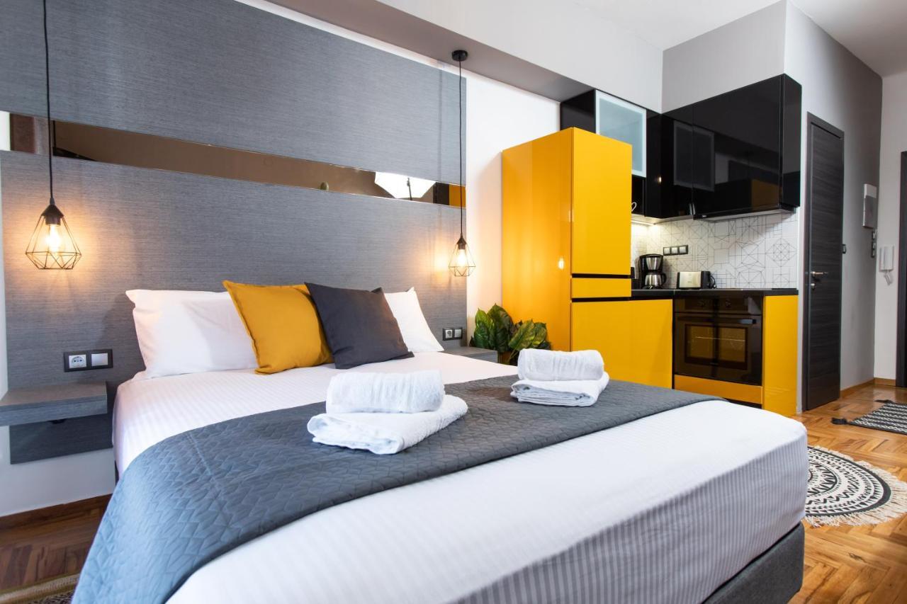 Downtown Luxury Boutique Suites : The Yellow Suite テッサロニキ エクステリア 写真