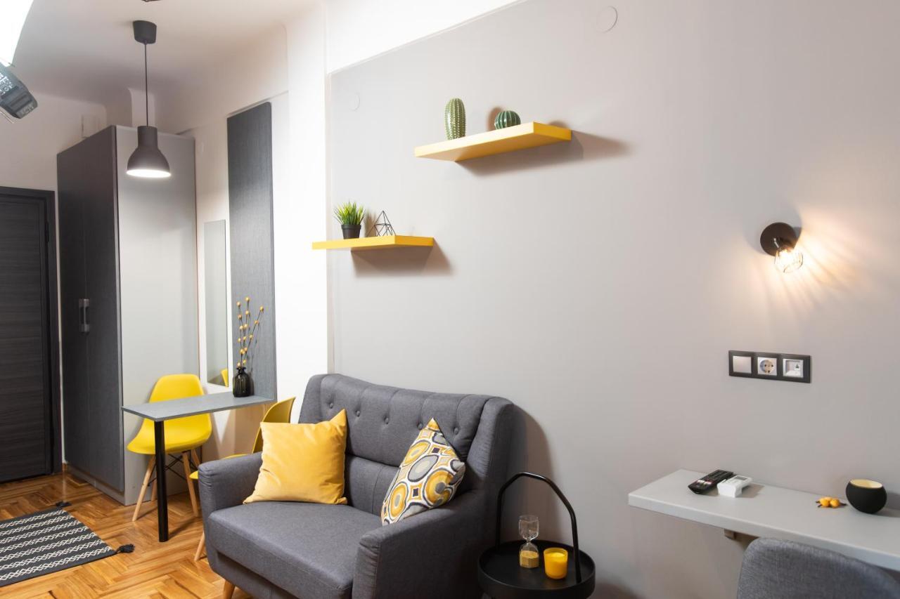 Downtown Luxury Boutique Suites : The Yellow Suite テッサロニキ エクステリア 写真